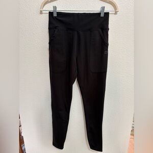 POP Fit Black Women’s Leggings front pockets Evie